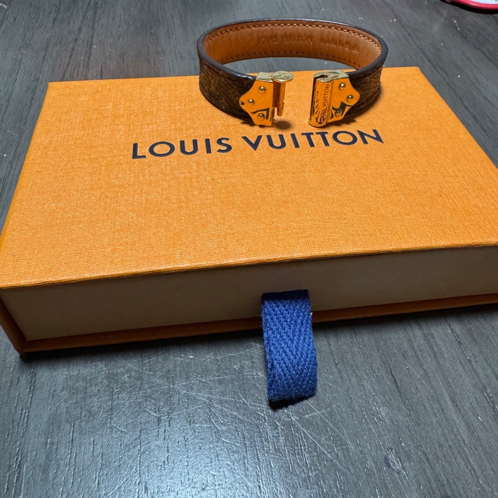 Louis Vuitton Bracelet - Picture 6 of 6